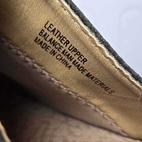 BORN B.O.C. Women's Black Leather Mules Size W39/ M8 With Buckle Strap - Picture 4 of 6